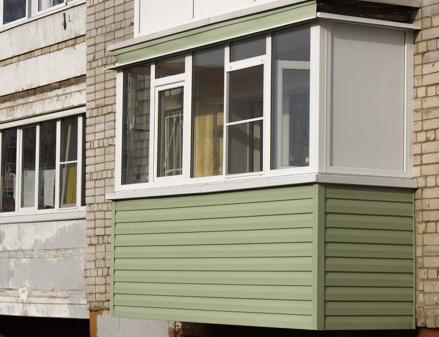 отделка балкона сайдингом